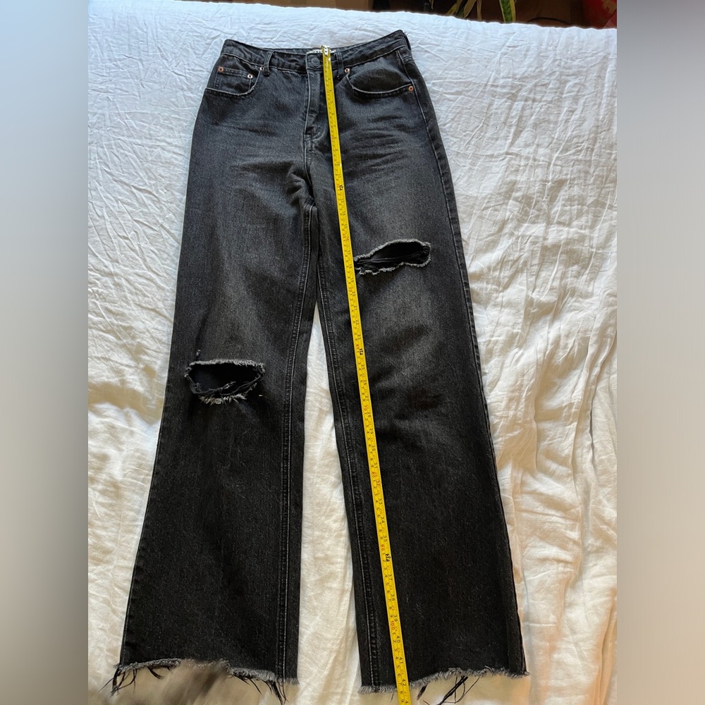 Vestique Signature Ripped Jeans - Picture 5 of 6
